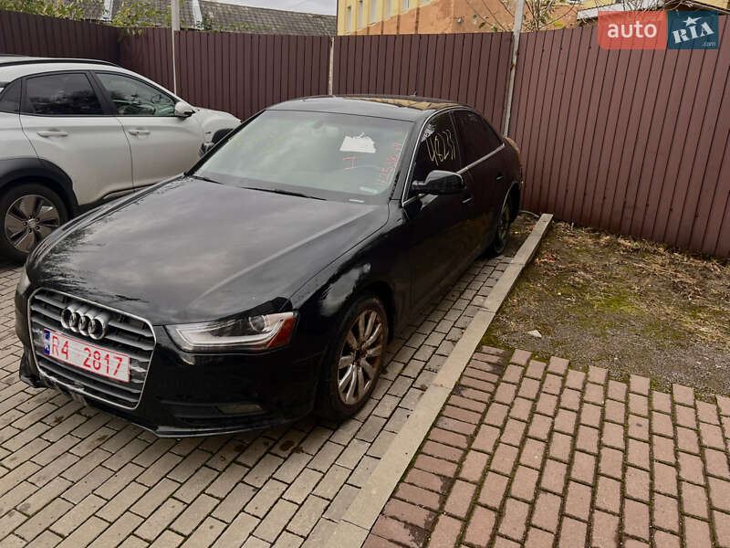 Седан Audi A4 2013 в Ровно