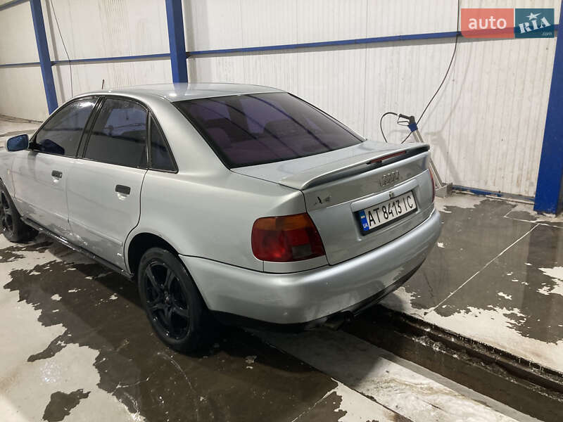 Седан Audi A4 1996 в Коломые