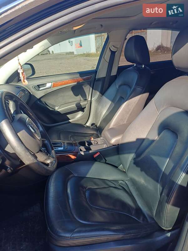 Седан Audi A4 2010 в Запоріжжі
