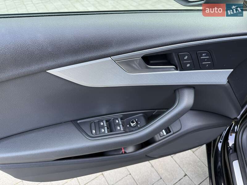 Седан Audi A4 2016 в Львові