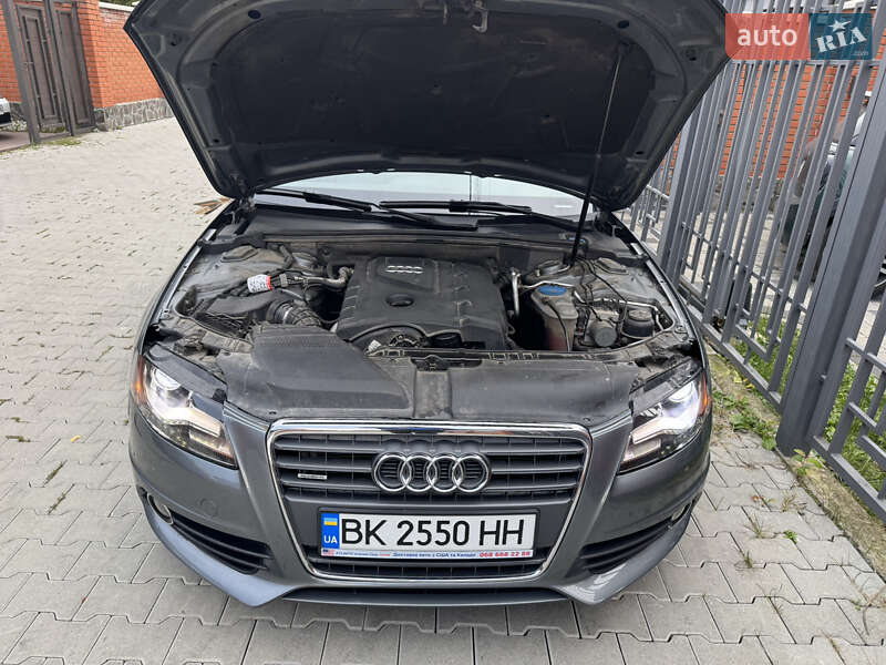Седан Audi A4 2011 в Мукачевому