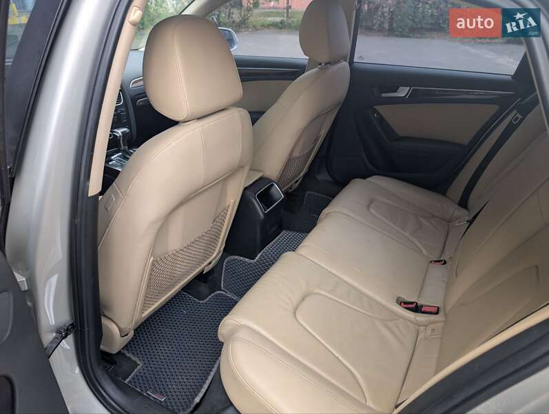 Седан Audi A4 2013 в Ивано-Франковске