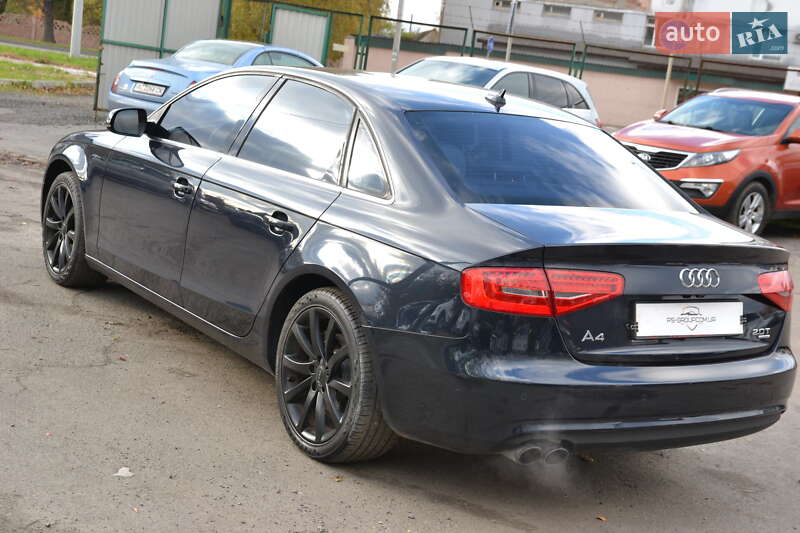 Седан Audi A4 2013 в Луцке