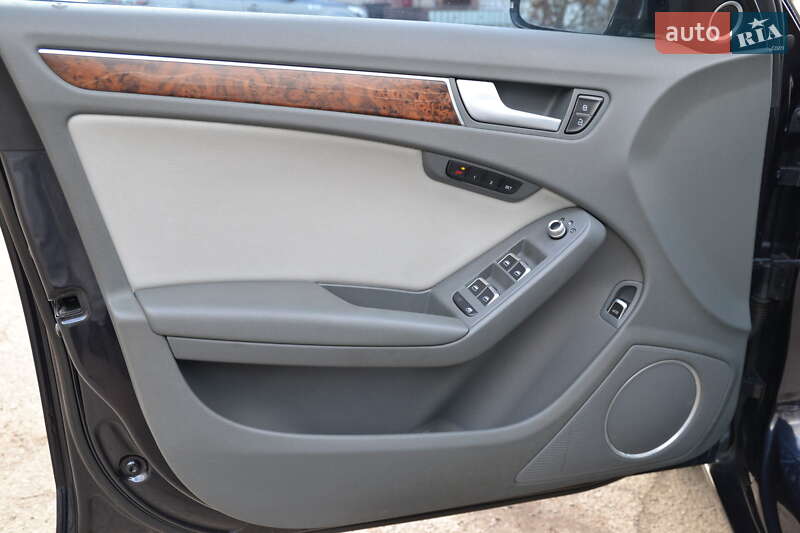 Седан Audi A4 2013 в Луцке