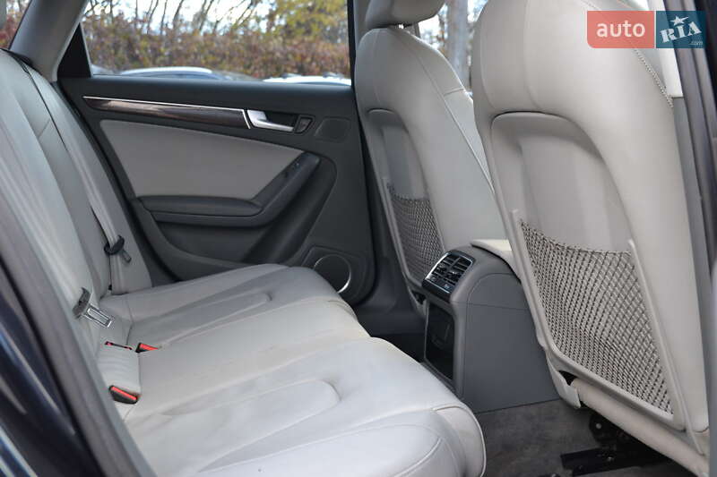 Седан Audi A4 2013 в Луцке