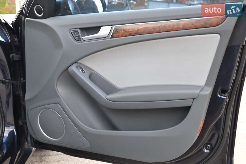 Седан Audi A4 2013 в Луцке