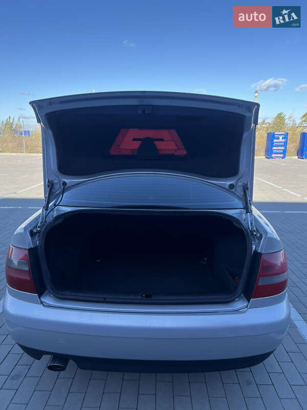 Седан Audi A4 2000 в Виннице