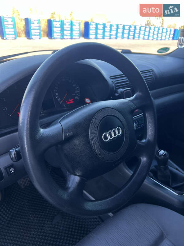 Седан Audi A4 2000 в Виннице