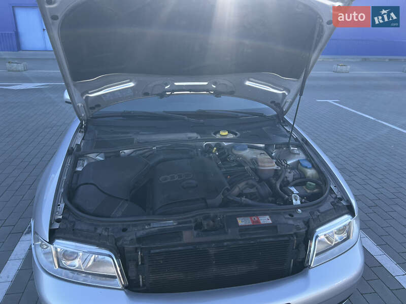 Седан Audi A4 2000 в Виннице