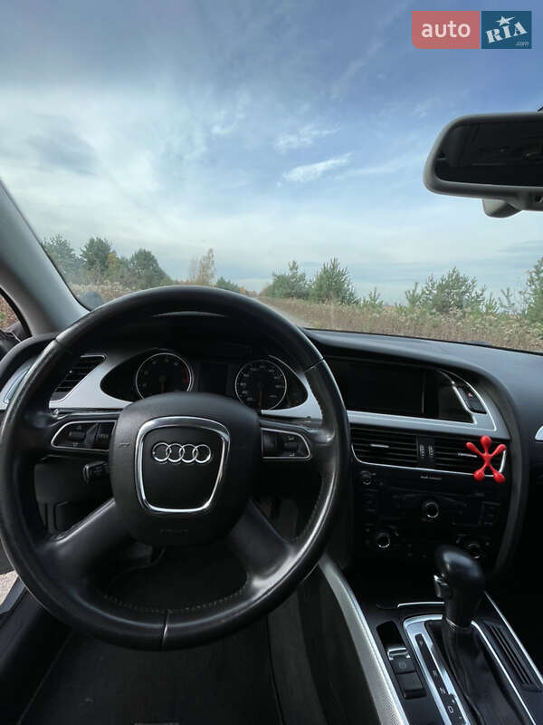 Седан Audi A4 2011 в Львові