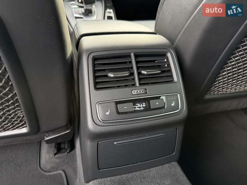 Седан Audi A4 2016 в Радивиліві