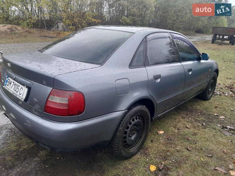 Седан Audi A4 1995 в Бурині