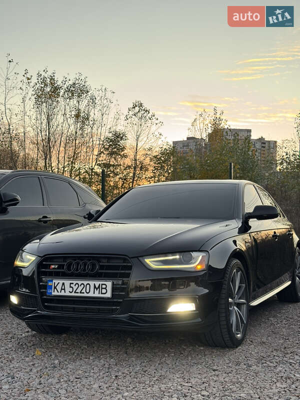 Седан Audi A4 2015 в Киеве