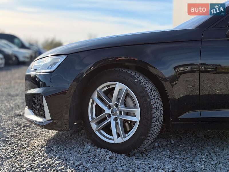 Седан Audi A4 2016 в Львові
