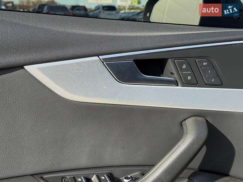Седан Audi A4 2016 в Львові