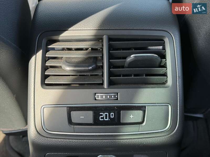 Седан Audi A4 2016 в Львові