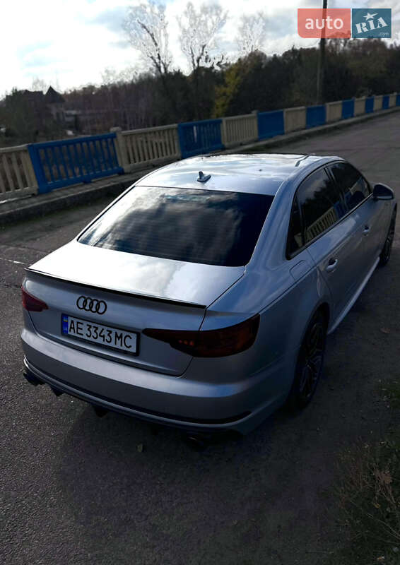 Седан Audi A4 2018 в Новомосковске