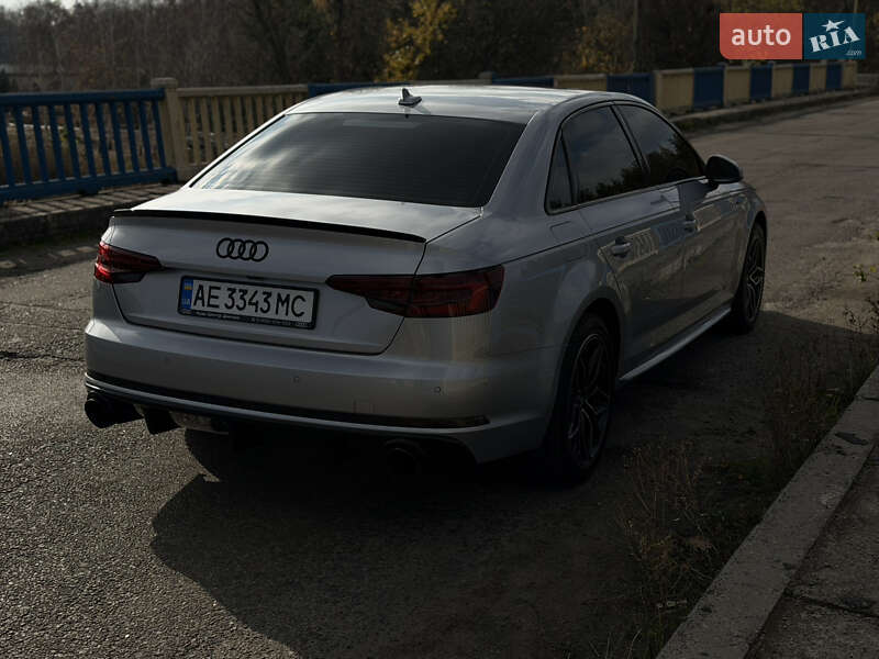 Седан Audi A4 2018 в Новомосковске