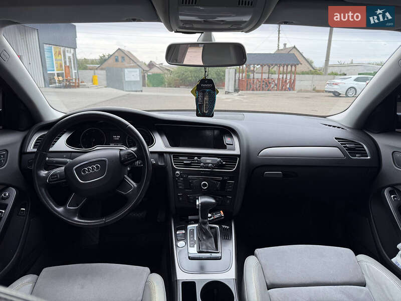 Седан Audi A4 2012 в Запорожье