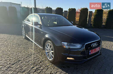 Седан Audi A4 2015 в Жовкве