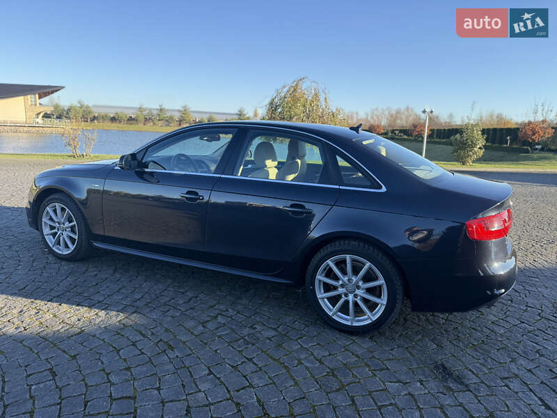 Седан Audi A4 2015 в Жовкве