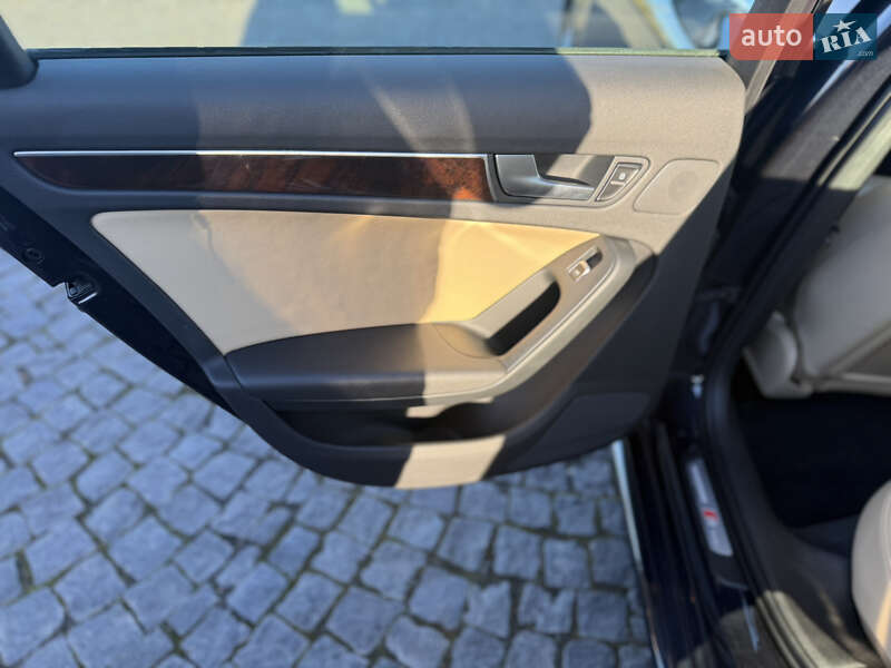 Седан Audi A4 2015 в Жовкве