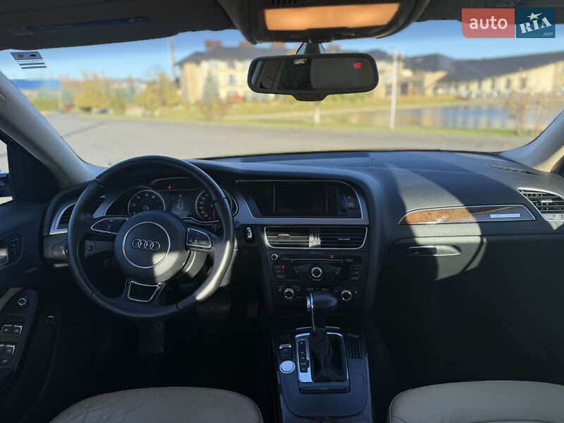 Седан Audi A4 2015 в Жовкве