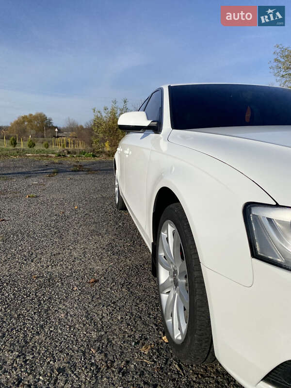 Седан Audi A4 2012 в Черкассах