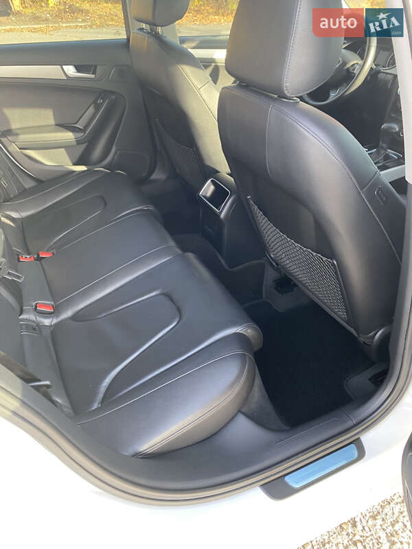 Седан Audi A4 2012 в Черкассах