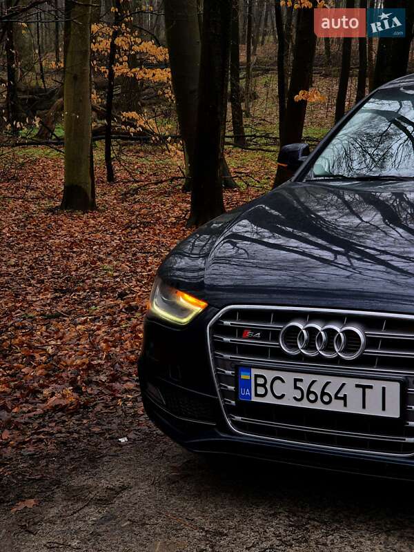 Седан Audi A4 2013 в Киеве