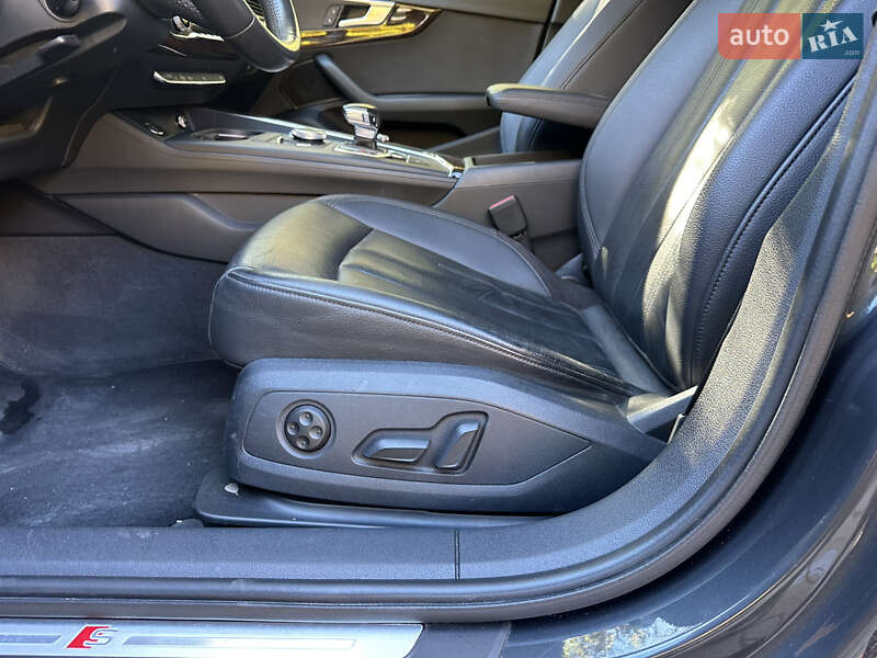 Седан Audi A4 2018 в Львові