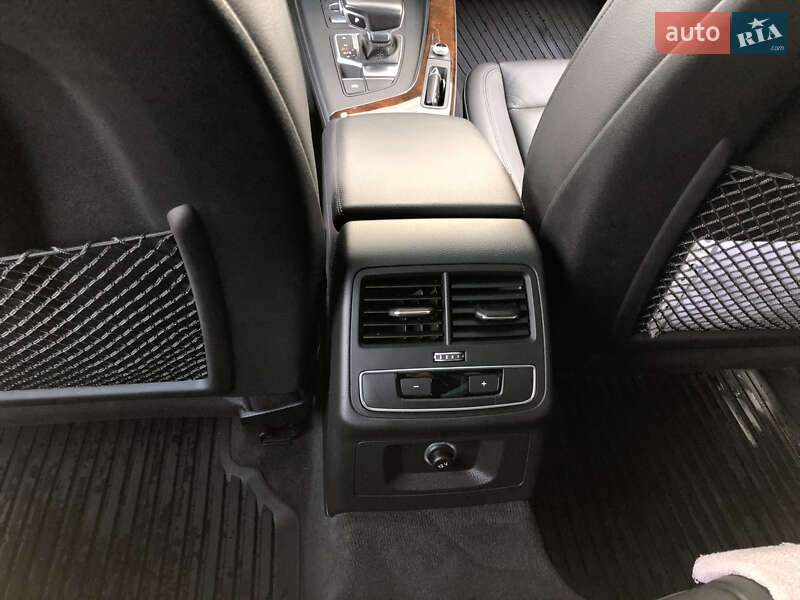 Седан Audi A4 2017 в Дніпрі