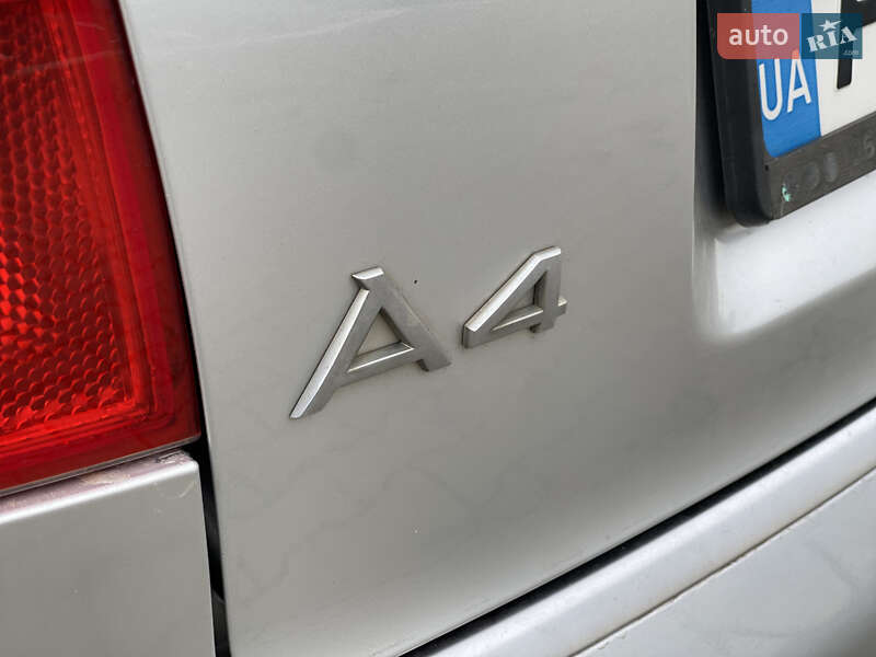 Седан Audi A4 2002 в Нововолынске