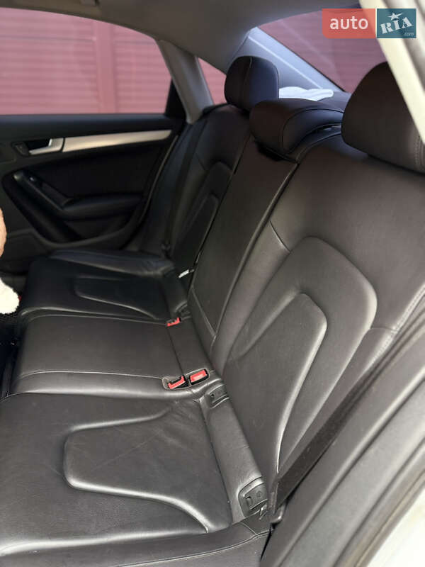 Седан Audi A4 2014 в Гайсине