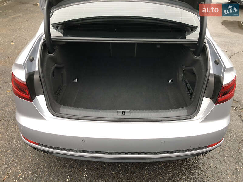 Седан Audi A4 2018 в Ирпене