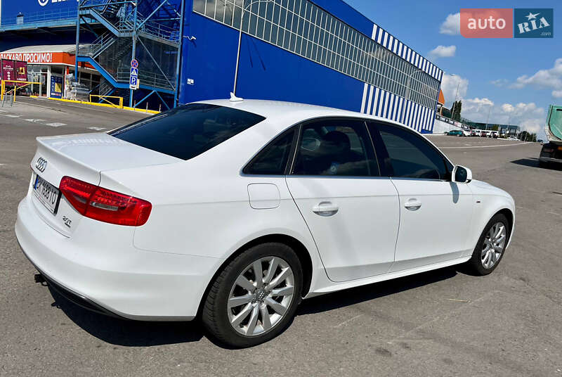 Седан Audi A4 2014 в Рівному