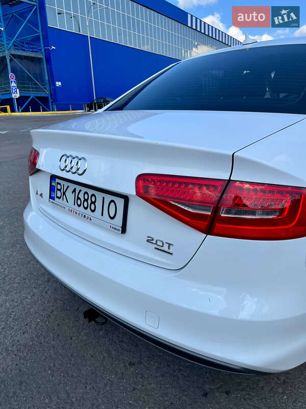 Седан Audi A4 2014 в Рівному