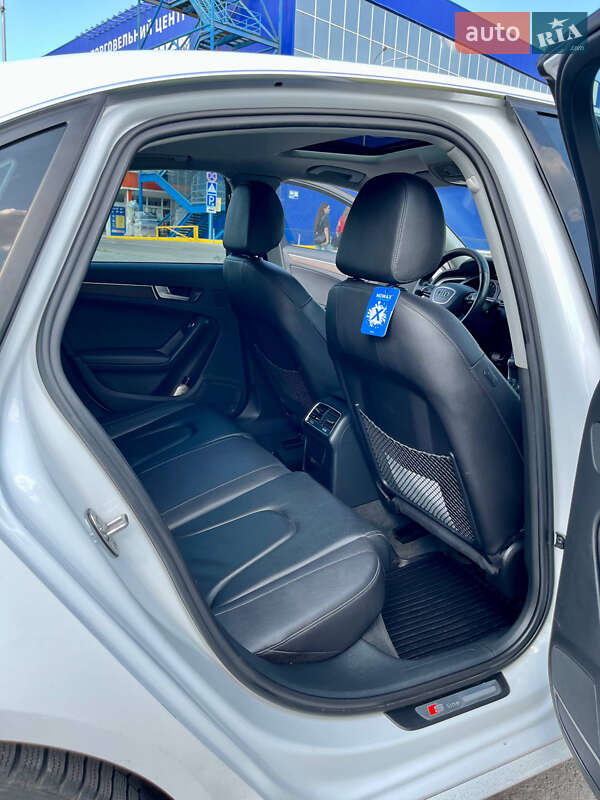 Седан Audi A4 2014 в Рівному