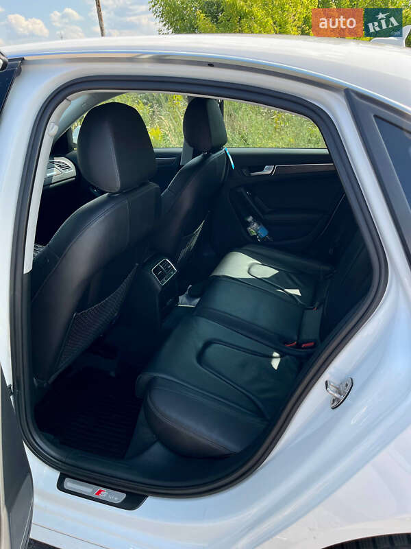 Седан Audi A4 2014 в Рівному