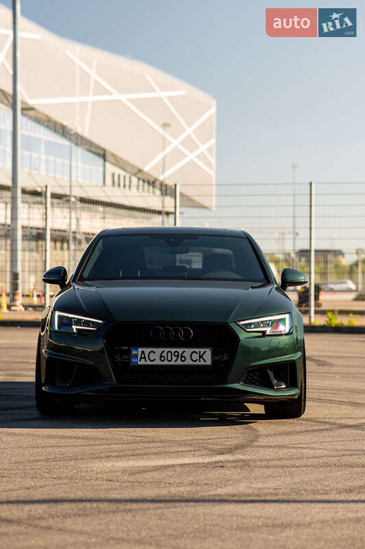 Седан Audi A4 2018 в Львове