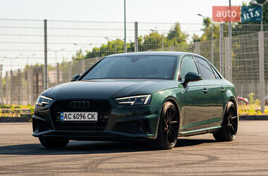 Седан Audi A4 2018 в Львове