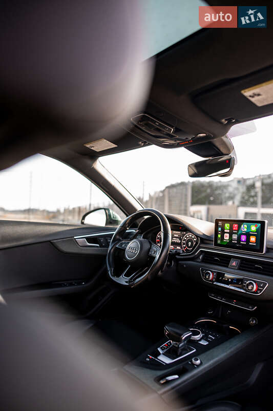 Седан Audi A4 2018 в Львове