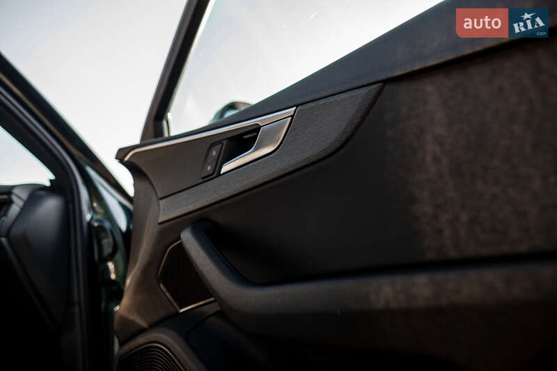 Седан Audi A4 2018 в Львове