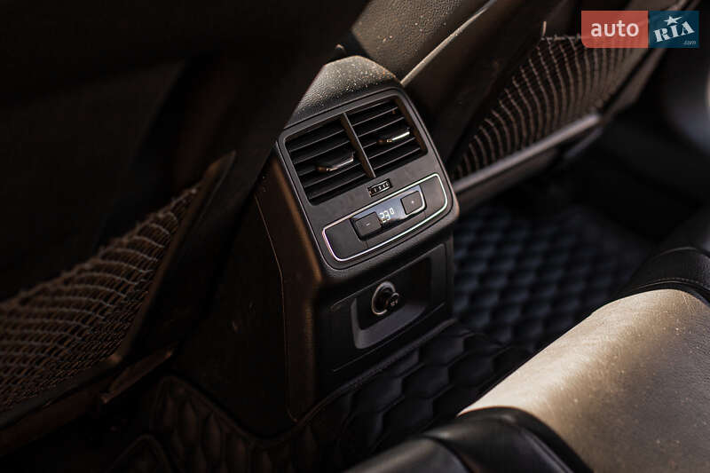 Седан Audi A4 2018 в Львове