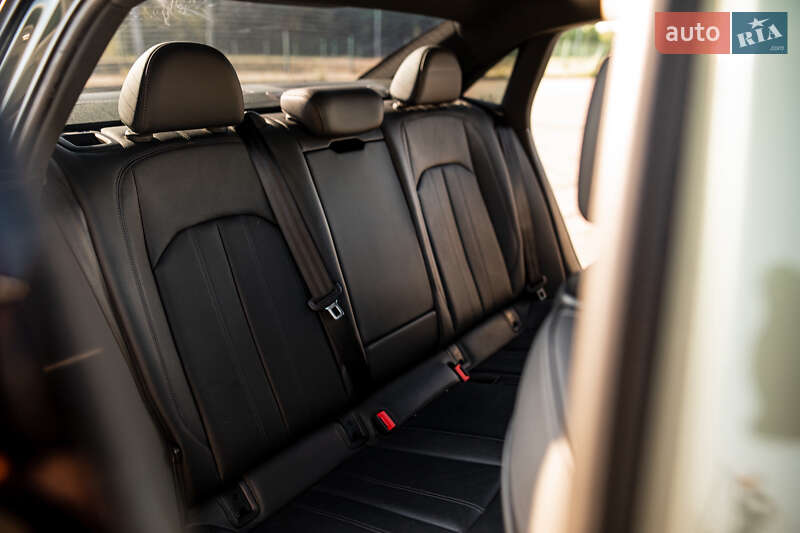 Седан Audi A4 2018 в Львове