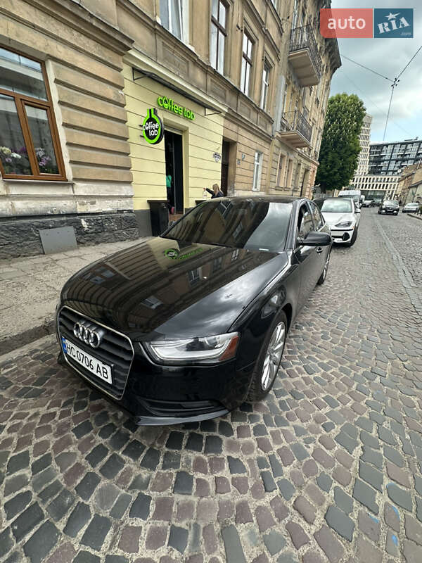 Седан Audi A4 2013 в Львове