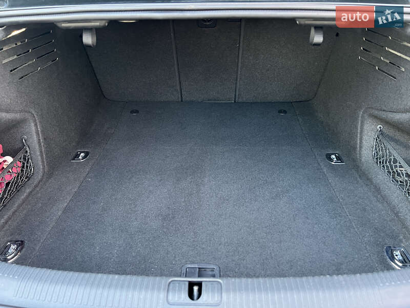 Седан Audi A4 2016 в Дрогобыче