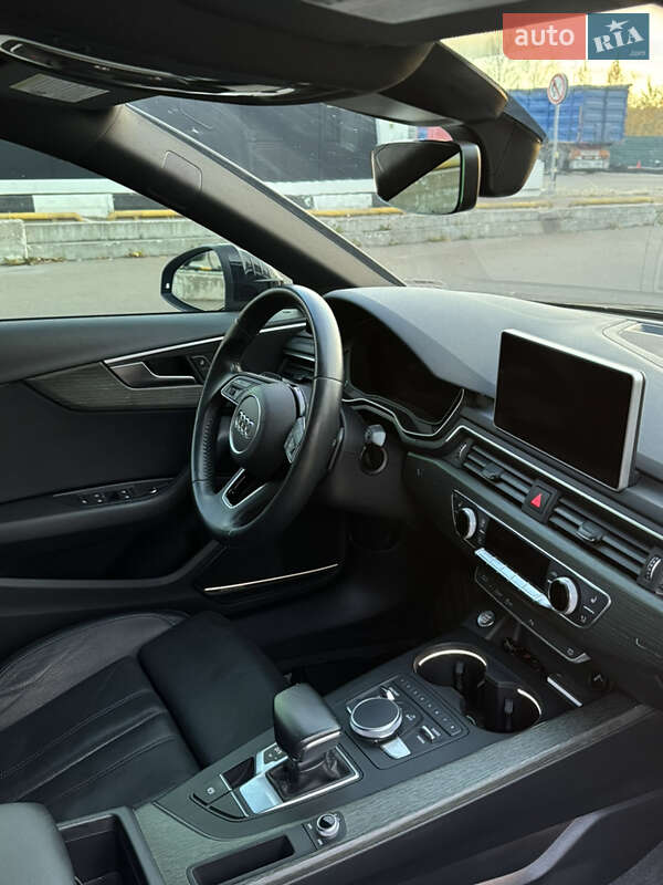 Седан Audi A4 2018 в Киеве