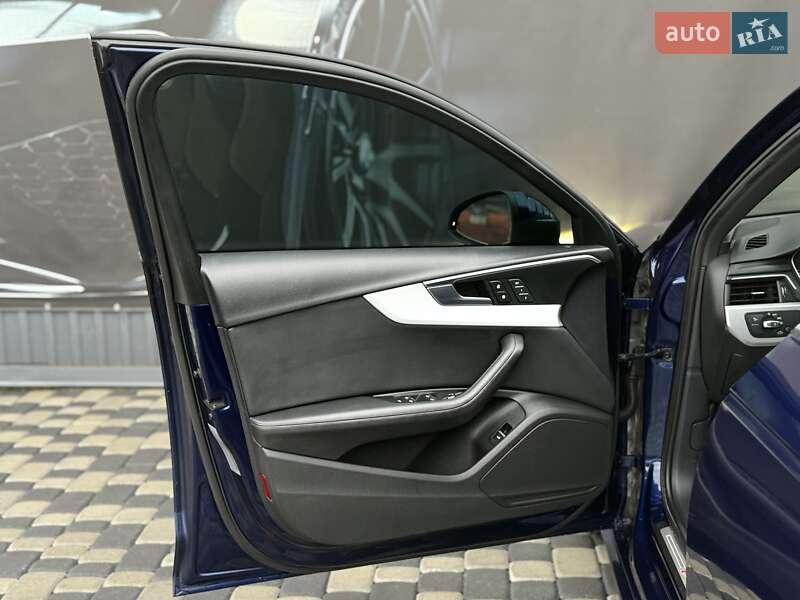 Седан Audi A4 2019 в Львові