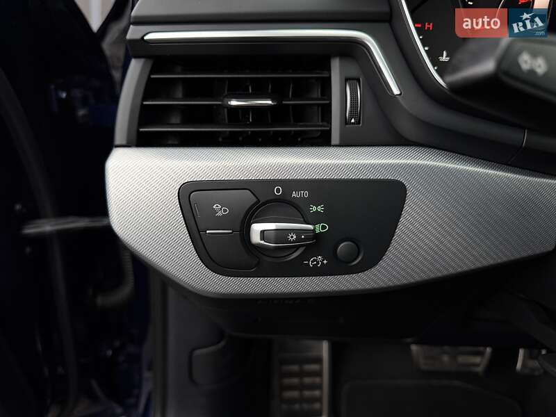 Седан Audi A4 2019 в Львові